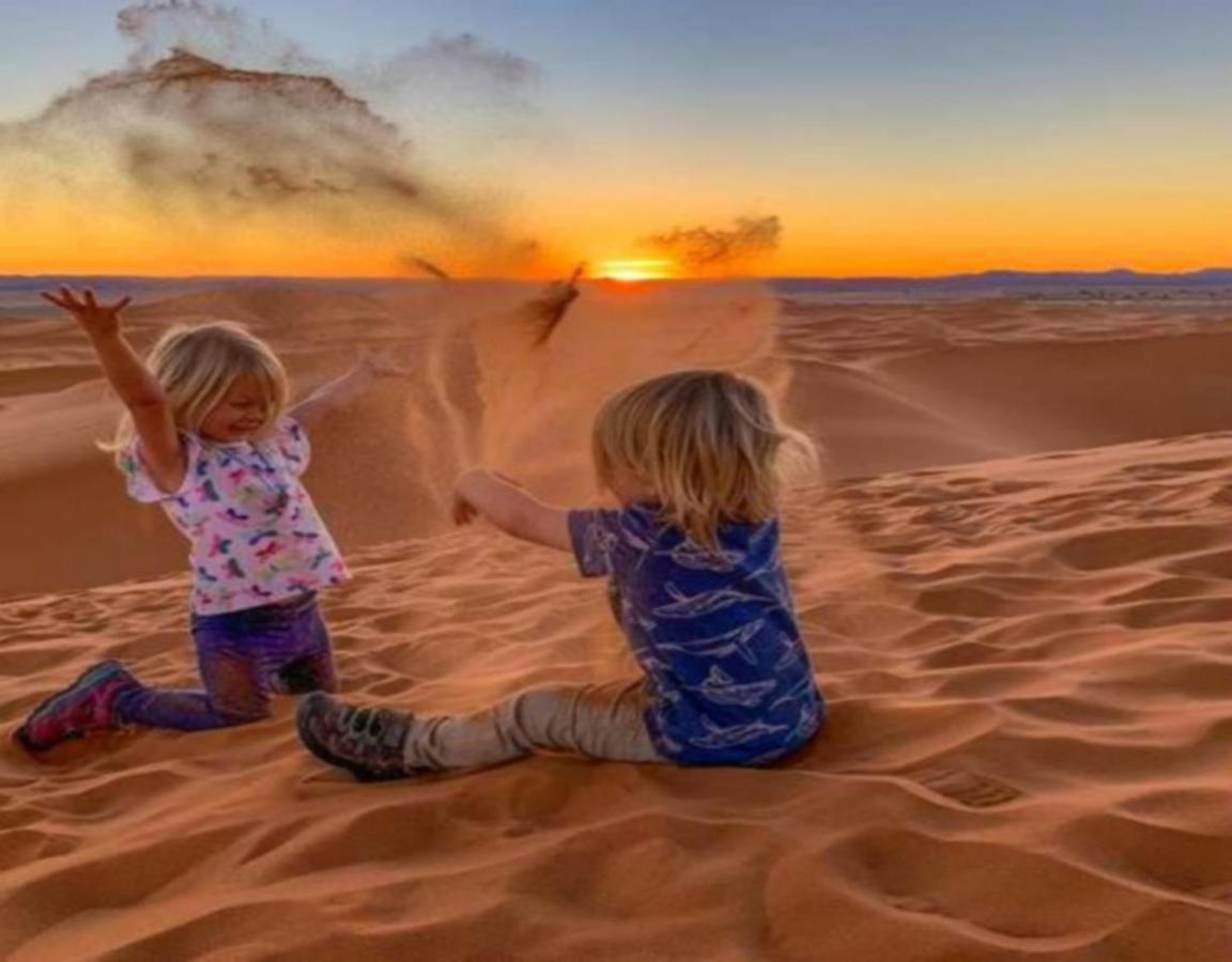 Camp Sahara Majestic Bed & Breakfast Мхамид Екстериор снимка